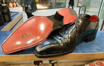 Whether it's a simple sole replacement or a more complex repair, our experienced cobblers can bring your shoes back to life. We use only the finest materials and techniques to ensure that your footwear is restored to its former glory.
